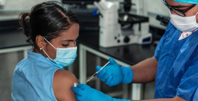 The first dose was taken by the people of Nagpur on ten lakhs | दहा लाखांवर नागपूरकरांनी घेतला पहिला डोस