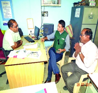 collector directs revenue officers to file cases against banks not accepting crop loan payments | पीक विम्याची रक्कम न घेतल्यास बँकांविरुद्ध गुन्हे! collector directs revenue officers to file cases against banks not accepting crop loan payments | पीक विम्याची रक्कम न घेतल्यास बँकांविरुद्ध गुन्हे!