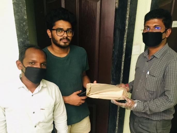 coronavirus: Homemade lunch boxes for senior citizens and students from MNS student wing rsg | coronavirus : मनविसेकडून ज्येष्ठ नागरिक व विद्यार्थ्यांसाठी घरपाेच जेवणाचे डबे coronavirus: Homemade lunch boxes for senior citizens and students from MNS student wing rsg | coronavirus : मनविसेकडून ज्येष्ठ नागरिक व विद्यार्थ्यांसाठी घरपाेच जेवणाचे डबे