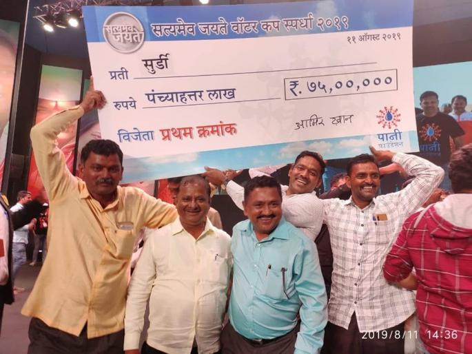Barshi there! Surdy Village number one in the Water Foundation's Water Cup competition | बार्शी तिथं सरशी! पाणी फाउंडेशनच्या वॉटर कप स्पर्धेत 'सुर्डी' गावचा पहिला नंबर Barshi there! Surdy Village number one in the Water Foundation's Water Cup competition | बार्शी तिथं सरशी! पाणी फाउंडेशनच्या वॉटर कप स्पर्धेत 'सुर्डी' गावचा पहिला नंबर