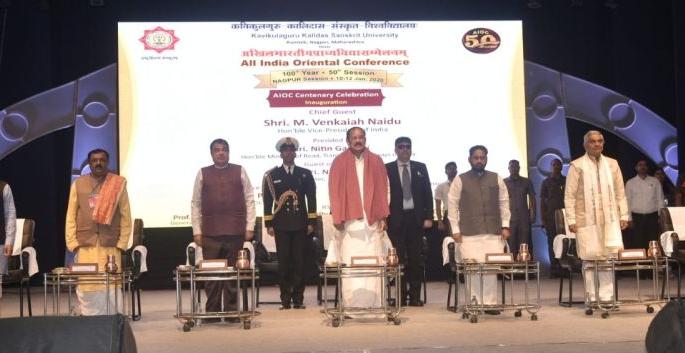 Primary education should be through mother tongue; Explicit opinion of Venkaiah Naidu | प्राथमिक शिक्षण हे मातृभाषेतूनच व्हावे; वैंकय्या नायडू यांचे मत Primary education should be through mother tongue; Explicit opinion of Venkaiah Naidu | प्राथमिक शिक्षण हे मातृभाषेतूनच व्हावे; वैंकय्या नायडू यांचे मत