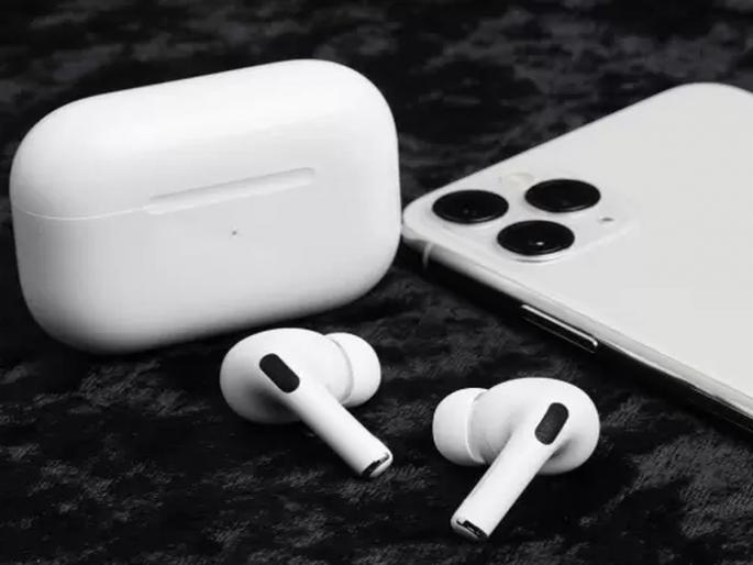 Apple's AirPods to leave China after iPhone; India's become Production hub | आयफोननंतर Apple चा एअरपॉड्सदेखील चीन सोडणार; भारताची बल्लेबल्ले... Apple's AirPods to leave China after iPhone; India's become Production hub | आयफोननंतर Apple चा एअरपॉड्सदेखील चीन सोडणार; भारताची बल्लेबल्ले...