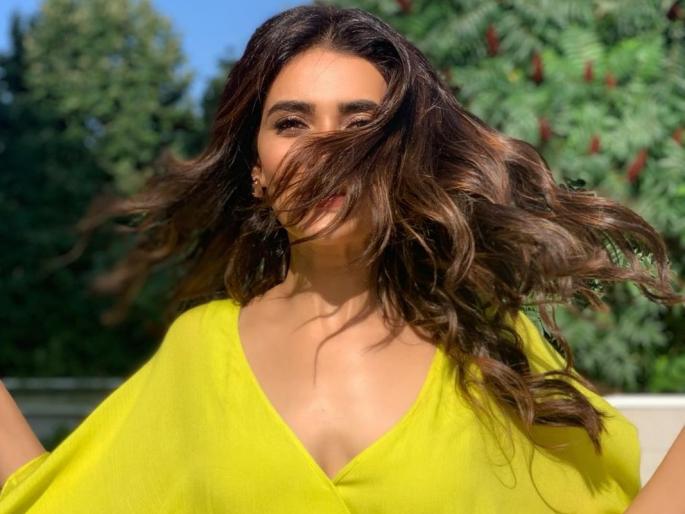 karishma tanna gets trolled for posing on railway tracks | फोटोंसाठी रेल्वे रूळावर उभी झाली ही बोल्ड अभिनेत्री! युजर्स म्हणाले, अब बस ट्रेन आ जाए!! karishma tanna gets trolled for posing on railway tracks | फोटोंसाठी रेल्वे रूळावर उभी झाली ही बोल्ड अभिनेत्री! युजर्स म्हणाले, अब बस ट्रेन आ जाए!!