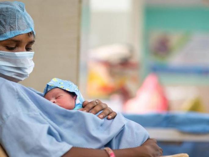 The young woman became a mother before marriage; family came to know when too her to hospital | लग्नाआधीच तरुणी बनली आई; गर्भधारणा होऊन सात महिने झाले तरी घरच्यांना पत्ता नाही... The young woman became a mother before marriage; family came to know when too her to hospital | लग्नाआधीच तरुणी बनली आई; गर्भधारणा होऊन सात महिने झाले तरी घरच्यांना पत्ता नाही...