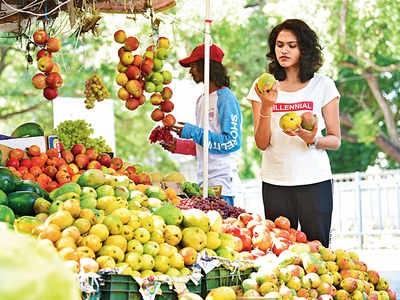 Rusla, the king of fruits, has to pay extra this year to taste sweets | अवकाळीमुळे रुसला फळांचा राजा, गोडी चाखण्यासाठी यंदा जादा पैसे मोजा Rusla, the king of fruits, has to pay extra this year to taste sweets | अवकाळीमुळे रुसला फळांचा राजा, गोडी चाखण्यासाठी यंदा जादा पैसे मोजा