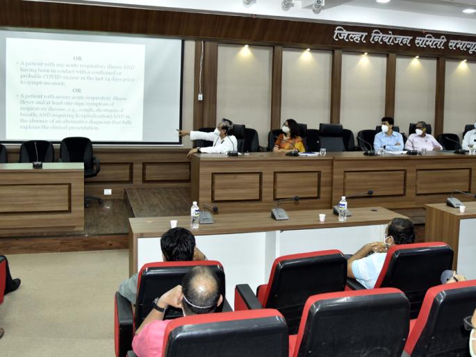 Suspected patients in private hospitals should be sent to dedicated hospitals: Collector | खाजगी हॉस्पीटलमधील संशयित रूग्ण डेडीकेटेड हॉस्पीटलला पाठवावा : जिल्हाधिकारी Suspected patients in private hospitals should be sent to dedicated hospitals: Collector | खाजगी हॉस्पीटलमधील संशयित रूग्ण डेडीकेटेड हॉस्पीटलला पाठवावा : जिल्हाधिकारी