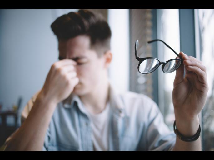 Blurry vision in morning can be first warning sign or symptom of dementia alzheimers brain disease | सकाळी झोपेतून उठल्यावर धुसर दिसणं घातक, रिसर्चमधून धक्कादायक खुलासा Blurry vision in morning can be first warning sign or symptom of dementia alzheimers brain disease | सकाळी झोपेतून उठल्यावर धुसर दिसणं घातक, रिसर्चमधून धक्कादायक खुलासा