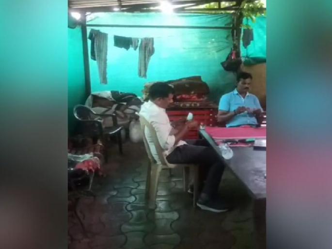 Three policemen suspended for playing cards at police station | पोलिस चौकीत पत्ते खेळणारे तिघे पोलिस कर्मचारी निलंबित Three policemen suspended for playing cards at police station | पोलिस चौकीत पत्ते खेळणारे तिघे पोलिस कर्मचारी निलंबित