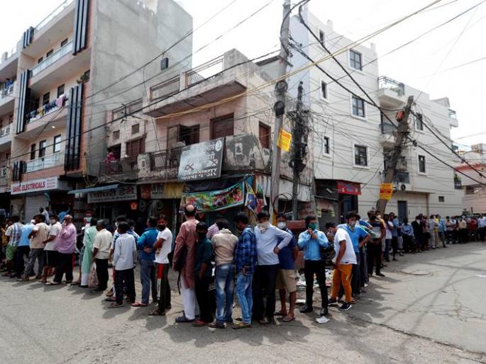 Coronavirus, Lockdown News: Police headaches due to Taliram in Mumbai; The administration also became helpless | Coronavirus, Lockdown News: मुंबईत तळीरामांमुळे पोलिसांची डोकेदुखी; प्रशासनही झाले हतबल Coronavirus, Lockdown News: Police headaches due to Taliram in Mumbai; The administration also became helpless | Coronavirus, Lockdown News: मुंबईत तळीरामांमुळे पोलिसांची डोकेदुखी; प्रशासनही झाले हतबल