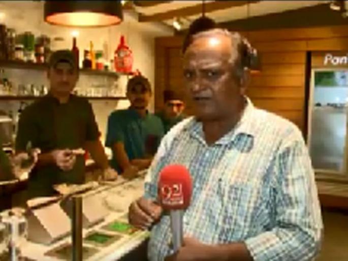 Pakistani journalist Chand Nawab viral video | पाकिस्तानी पत्रकार चांद नवाबचा नवा व्हिडीओ व्हायरल, बघा यावेळी काय झालं! Pakistani journalist Chand Nawab viral video | पाकिस्तानी पत्रकार चांद नवाबचा नवा व्हिडीओ व्हायरल, बघा यावेळी काय झालं!