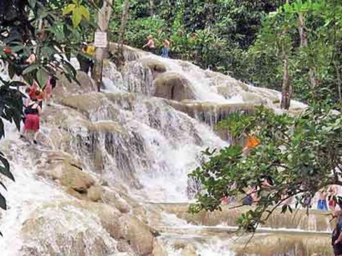 Prohibition on walking on waterfalls, lakes, dams, Collector's order issued in thane | धबधबे, तलाव, धरणांवर फिरण्यास मनाई, जिल्हाधिकाऱ्यांचा आदेश जारी Prohibition on walking on waterfalls, lakes, dams, Collector's order issued in thane | धबधबे, तलाव, धरणांवर फिरण्यास मनाई, जिल्हाधिकाऱ्यांचा आदेश जारी