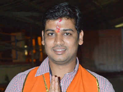 As soon as the girder of 30 meters is installed, the road work will be completed - Shrikant Shinde | तीस मीटरचा गर्डर बसवताच पाेहाेचरस्त्याचे काम - श्रीकांत शिंदे As soon as the girder of 30 meters is installed, the road work will be completed - Shrikant Shinde | तीस मीटरचा गर्डर बसवताच पाेहाेचरस्त्याचे काम - श्रीकांत शिंदे