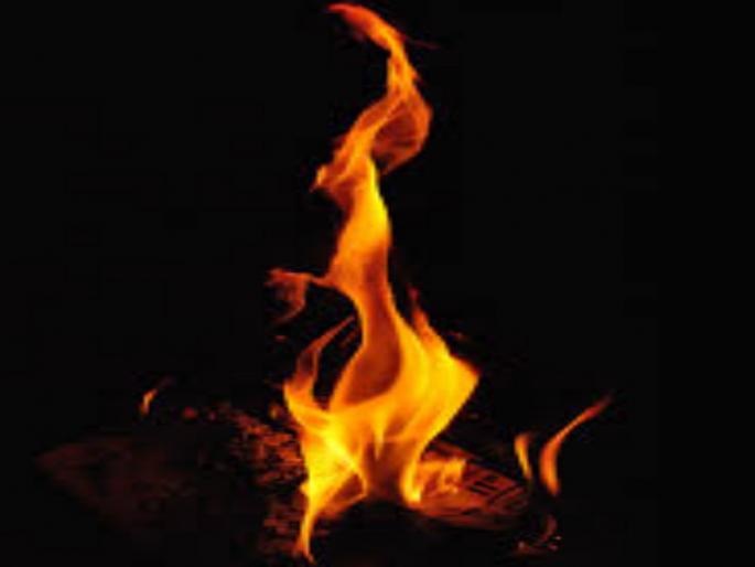 Excited ..! The alcoholic husband was murdered in Loni Kand area and burnt to death body by wife | खळबळजनक..! लोणीकंद परिसरात मद्यपी पतीचा खून करुन पत्नीने मृतदेह जाळला   Excited ..! The alcoholic husband was murdered in Loni Kand area and burnt to death body by wife | खळबळजनक..! लोणीकंद परिसरात मद्यपी पतीचा खून करुन पत्नीने मृतदेह जाळला