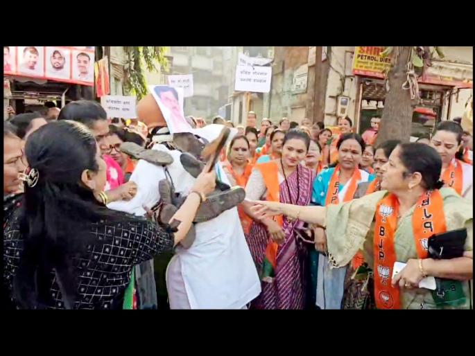 Protest against the statue of Dheeraj Sahu from Jharkhand by BJP Mahila Morcha in Bhiwandi | भिवंडीत भाजपा महिला मोर्चाकडून झारखंडच्या धीरज साहू यांच्या पुतळ्यास जोडे मारो आंदोलन Protest against the statue of Dheeraj Sahu from Jharkhand by BJP Mahila Morcha in Bhiwandi | भिवंडीत भाजपा महिला मोर्चाकडून झारखंडच्या धीरज साहू यांच्या पुतळ्यास जोडे मारो आंदोलन