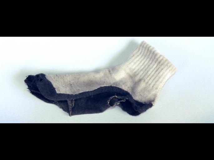 Woman find sparkling surprise diamond ring in sock, price will shock you | घराची सफाई करताना महिलेला सॉक्समध्ये सापडली अशी वस्तू, रातोरात बनली लखपती Woman find sparkling surprise diamond ring in sock, price will shock you | घराची सफाई करताना महिलेला सॉक्समध्ये सापडली अशी वस्तू, रातोरात बनली लखपती