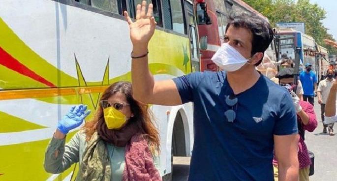 sonu sood helping migrant workers up congress attacks yogi government-ram | यूपी में होते तो... आता सोनू सूदवरूनही सुरु झाले राजकारण sonu sood helping migrant workers up congress attacks yogi government-ram | यूपी में होते तो... आता सोनू सूदवरूनही सुरु झाले राजकारण