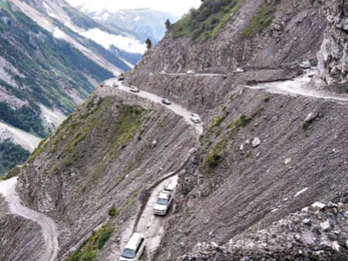 road condition worst of Kargil, Nitin Gadkari should look in to NH1 most important For Indian Army | सर्पाकृती रस्त्यावर श्वास थांबला, तेव्हा... road condition worst of Kargil, Nitin Gadkari should look in to NH1 most important For Indian Army | सर्पाकृती रस्त्यावर श्वास थांबला, तेव्हा...