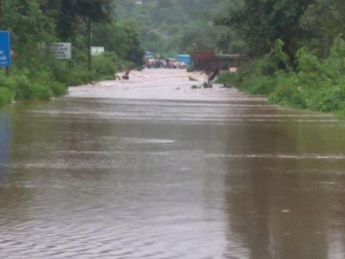 heavy rain In Sudhagad; All the three bridges of amba river are under water | सुधागडात मानखोरे भागात पावसाचा जोर अचानक वाढला; आंबा नदीचे तीनही पूल पाण्याखाली heavy rain In Sudhagad; All the three bridges of amba river are under water | सुधागडात मानखोरे भागात पावसाचा जोर अचानक वाढला; आंबा नदीचे तीनही पूल पाण्याखाली