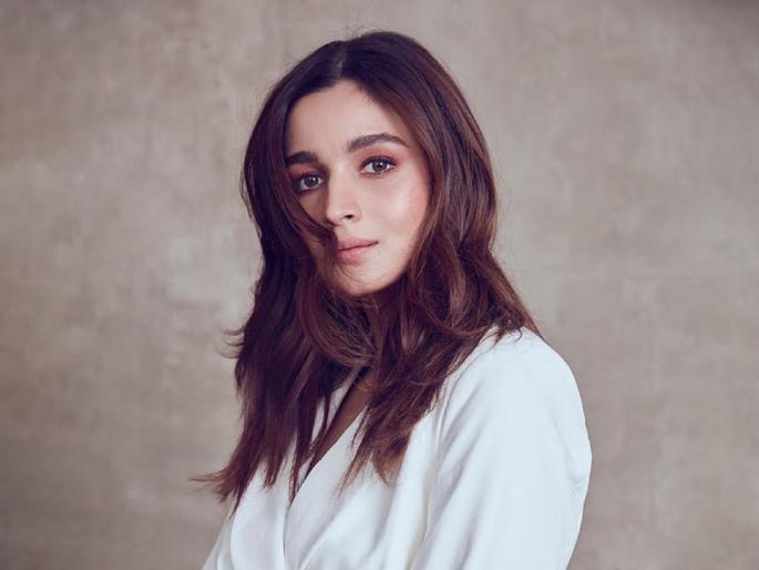 Alia Bhatt Wear Lamb Leather White Mini Blazer Dress Worth 80 Thousand | ब्लेझर ड्रेसमध्ये स्टनिंग दिसली आलिया, या ड्रेसची किंमत ऐकून व्हाल थक्क Alia Bhatt Wear Lamb Leather White Mini Blazer Dress Worth 80 Thousand | ब्लेझर ड्रेसमध्ये स्टनिंग दिसली आलिया, या ड्रेसची किंमत ऐकून व्हाल थक्क