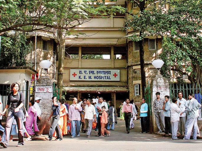 Family confusion over possession of bodies in KEM hospital; Sivadi Accident Case | केईएम रुग्णालयात मृतदेह ताब्यात घेण्यावरून कुटुंबीयांचा गोंधळ; शिवडी अपघात प्रकरण Family confusion over possession of bodies in KEM hospital; Sivadi Accident Case | केईएम रुग्णालयात मृतदेह ताब्यात घेण्यावरून कुटुंबीयांचा गोंधळ; शिवडी अपघात प्रकरण