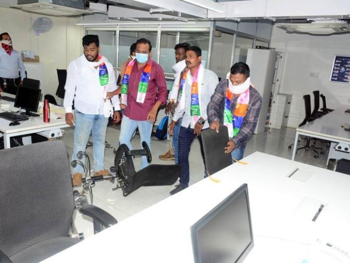 Youth Swabhimani Sanghatana agitation in a private finance office in Amravati | युवा स्वाभिमानी संघटनेची अमरावतीत खासगी फायनान्सच्या कार्यालयात तोडफोड