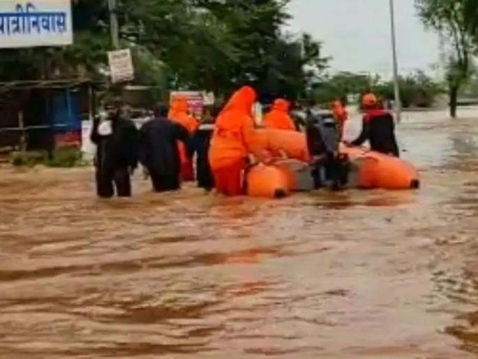 Guardian Minister Aditi Tatkare instructs the administration to provide immediate relief to the flood victims in Mahad | Raigad flood: महाडमधील पूरग्रस्तांना तातडीने मदत करा; पालकमंत्री आदिती तटकरे यांचे प्रशासनाला निर्देश Guardian Minister Aditi Tatkare instructs the administration to provide immediate relief to the flood victims in Mahad | Raigad flood: महाडमधील पूरग्रस्तांना तातडीने मदत करा; पालकमंत्री आदिती तटकरे यांचे प्रशासनाला निर्देश