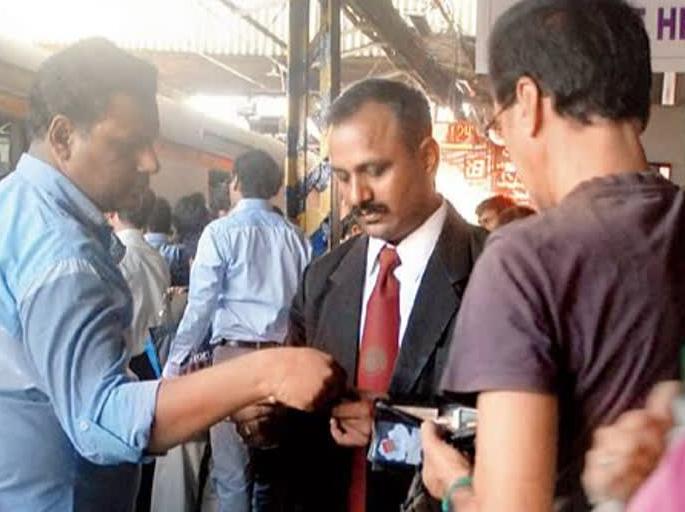 Solapurkar is oblivious; 780 passengers paid Rs 1.5 lakh for a Rs 20 mask | सोलापूरकर गाफीलच; २० रुपयांच्या मास्कसाठी ७८० प्रवाशांनी भरले दीड लाख Solapurkar is oblivious; 780 passengers paid Rs 1.5 lakh for a Rs 20 mask | सोलापूरकर गाफीलच; २० रुपयांच्या मास्कसाठी ७८० प्रवाशांनी भरले दीड लाख