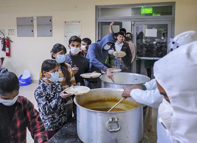 In Nagpur, Rs 85 lakh is spent on food for the citizens of the segregation cell in three months | नागपुरात विलगीकरण कक्षातील नागरिकांसाठी तीन महिन्यात जेवणावर ८५ लाख खर्च In Nagpur, Rs 85 lakh is spent on food for the citizens of the segregation cell in three months | नागपुरात विलगीकरण कक्षातील नागरिकांसाठी तीन महिन्यात जेवणावर ८५ लाख खर्च