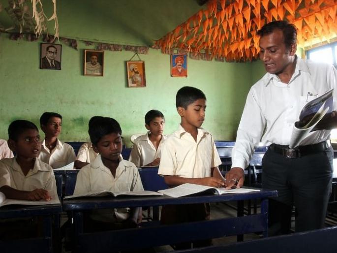 Movements to withdraw the July 10 notification denying teachers pensions | शिक्षकांना पेन्शन नाकारणारी १० जुलैची अधिसूचना मागे घेण्याच्या हालचाली Movements to withdraw the July 10 notification denying teachers pensions | शिक्षकांना पेन्शन नाकारणारी १० जुलैची अधिसूचना मागे घेण्याच्या हालचाली