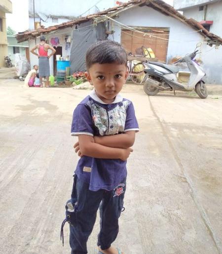 Small kid, who went to see the dead rat, drowned in the lake | मेलेल्या उंदराला पाहण्यासाठी गेलेल्या चिमुकल्याचा तलावात बुडून मृत्यू Small kid, who went to see the dead rat, drowned in the lake | मेलेल्या उंदराला पाहण्यासाठी गेलेल्या चिमुकल्याचा तलावात बुडून मृत्यू