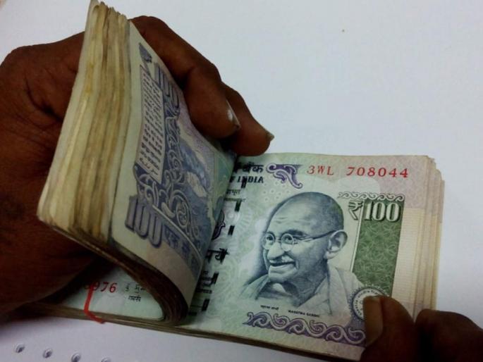 143 railway workers get wages after MNS strike, Diwali celebrations in thane | मनसेच्या दणक्यानंतर थकित वेतन मिळालं, 143 रेल्वे कामगारांची दिवाळी साजरी