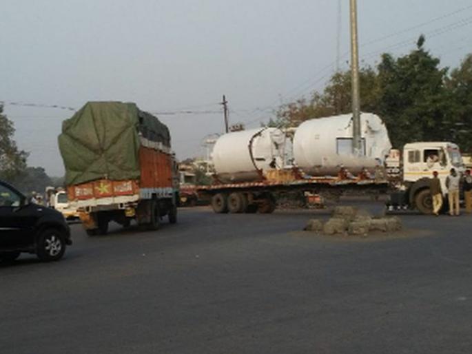 Nandurbar - The demand for a signal to Shahada Chaupuli | नंदुरबार - शहादा चौफुलीवर सिग्नल बसविण्याची मागणी