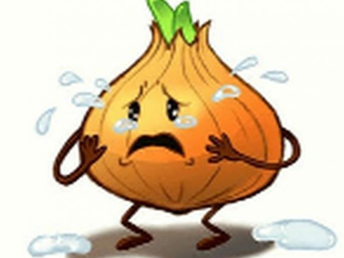 Onions bring 'water' into the eyes | कांद्यांनी आणले डोळ्यात ‘पाणी’ Onions bring 'water' into the eyes | कांद्यांनी आणले डोळ्यात ‘पाणी’