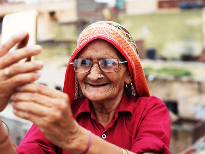 780 voters who completed 'Century' in Washim district! | वाशिम जिल्ह्यात वयाची ‘सेंच्यूरी’ पूर्ण करणारे ७८० मतदार! 780 voters who completed 'Century' in Washim district! | वाशिम जिल्ह्यात वयाची ‘सेंच्यूरी’ पूर्ण करणारे ७८० मतदार!