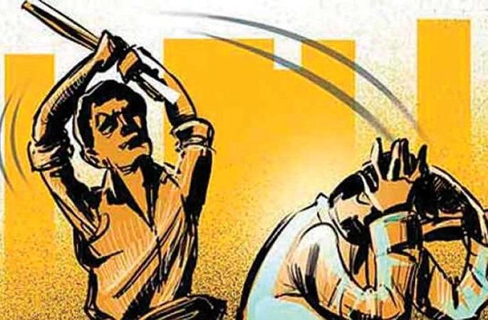 Why did you put a car in our yard ... why did you throw garbage ... why didn't you give Kharra ... these are the reasons behind the deadly attack | आमच्या अंगणात गाडी का लावलीस...कचरा का टाकला.. खर्रा का दिला नाही... ही आहेत कारण जीवघेण्या हल्ल्यामागची 