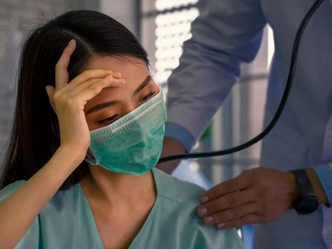 Patients complaint rapidly hair loss after recover from corona; Apollo's doctors told how to cure hair fall | CoronaVirus: कोरोनातून बरे होताच रुग्णांना नवे टेन्शन; लक्षण पाहून अपोलोचे डॉक्टरही चक्रावले, सांगितला उपाय Patients complaint rapidly hair loss after recover from corona; Apollo's doctors told how to cure hair fall | CoronaVirus: कोरोनातून बरे होताच रुग्णांना नवे टेन्शन; लक्षण पाहून अपोलोचे डॉक्टरही चक्रावले, सांगितला उपाय