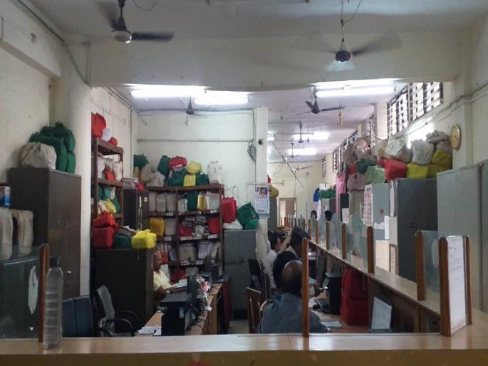  Employees of Solapur Municipal Corporation participated in the movement of Echha Mission Juni Pension | एकच मिशन...जुनी पेन्शन; सोलापूर महापालिकेतील कार्यालये दुपारनंतर गजबजली