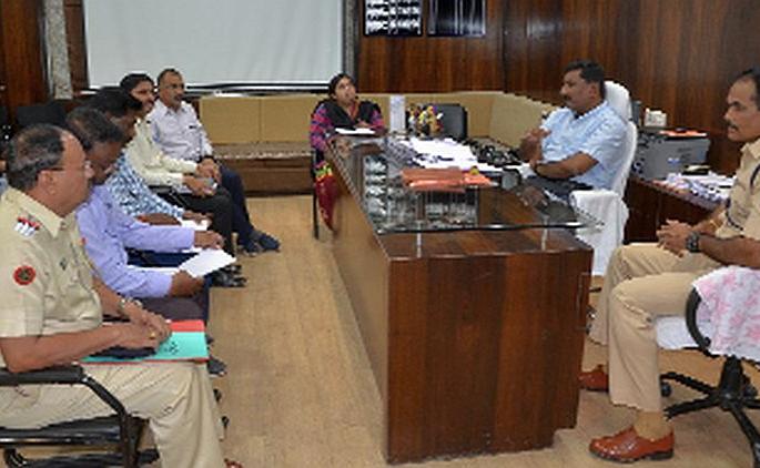 'Jammer' to police those vehicles | त्या वाहनांना पोलिस लावणार ‘जॅमर' 'Jammer' to police those vehicles | त्या वाहनांना पोलिस लावणार ‘जॅमर'