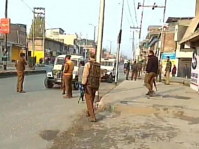 All Postpaid Mobile Phones To Be Restored In Kashmir From Monday | Jammu And Kashmir : काश्मिरात उद्यापासून सुरू होणार पोस्टपेड मोबाईल सेवा All Postpaid Mobile Phones To Be Restored In Kashmir From Monday | Jammu And Kashmir : काश्मिरात उद्यापासून सुरू होणार पोस्टपेड मोबाईल सेवा