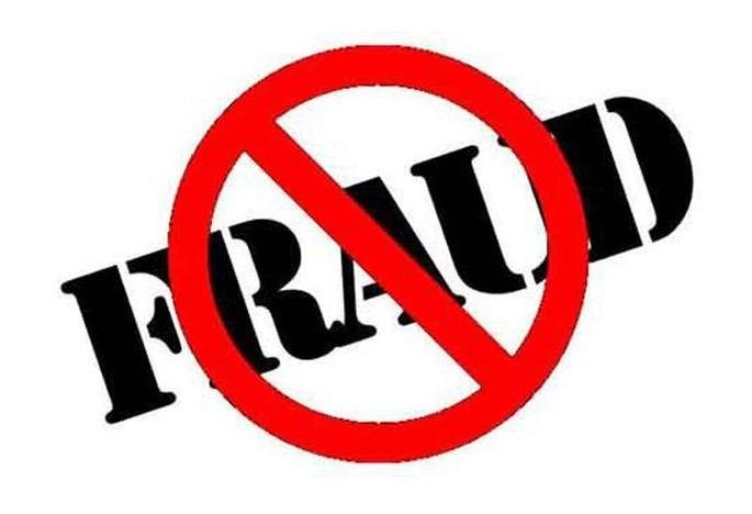 Embezzlement in Mahavir Credit Bureau | महावीर पतपेढीत अपहार, महिला आरोपी स्वतःहून पोलिसांत हजर