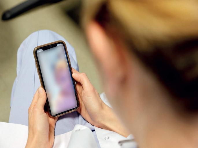 UP : Sister make video call brother black mail 30 crore businessman in Lucknow | धक्कादायक! बहिणीने बनवला अश्लील व्हिडीओ, मग भावाने ब्लॅकमेल करून मागितले ३० कोटी रूपये आणि... UP : Sister make video call brother black mail 30 crore businessman in Lucknow | धक्कादायक! बहिणीने बनवला अश्लील व्हिडीओ, मग भावाने ब्लॅकमेल करून मागितले ३० कोटी रूपये आणि...