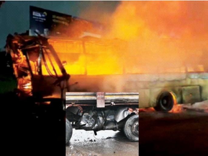 Nashik Bus Fire: A truck hit, diesel spilled and a 40-passenger luxury bus caught fire | ट्रक धडकला, डिझेल सांडले अन् पेटली ४० प्रवाशांची लक्झरी बस; १२ जणांचा मृत्यू Nashik Bus Fire: A truck hit, diesel spilled and a 40-passenger luxury bus caught fire | ट्रक धडकला, डिझेल सांडले अन् पेटली ४० प्रवाशांची लक्झरी बस; १२ जणांचा मृत्यू