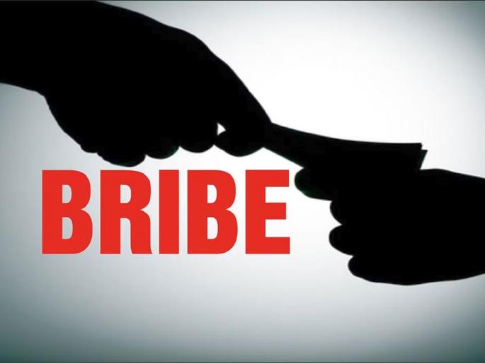 woman supply inspector caught in the ACB net While Accepting Bribe in yavatmal | अखेर लाचखोर पुरवठा निरीक्षक अडकली एसीबीच्या जाळ्यात
