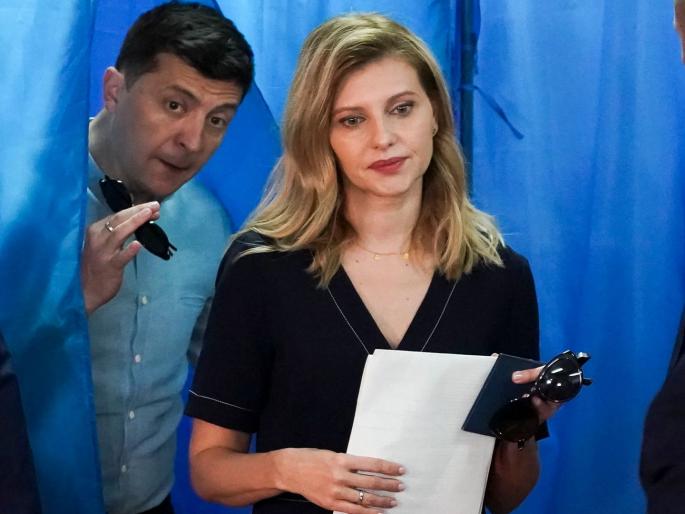 First Lady Olena Volodymyr Zelenskyy wrote letter to world; Ukrain will not fall Against Russia War, condemning Putin and mass murder of Ukrainian civilians | Olena Volodymyr Zelenskyy: जेलेन्स्कींच्या पत्नीचे जगाला उद्देशून पत्र; 'पुतीन यांनी कमी लेखले, पण...' First Lady Olena Volodymyr Zelenskyy wrote letter to world; Ukrain will not fall Against Russia War, condemning Putin and mass murder of Ukrainian civilians | Olena Volodymyr Zelenskyy: जेलेन्स्कींच्या पत्नीचे जगाला उद्देशून पत्र; 'पुतीन यांनी कमी लेखले, पण...'