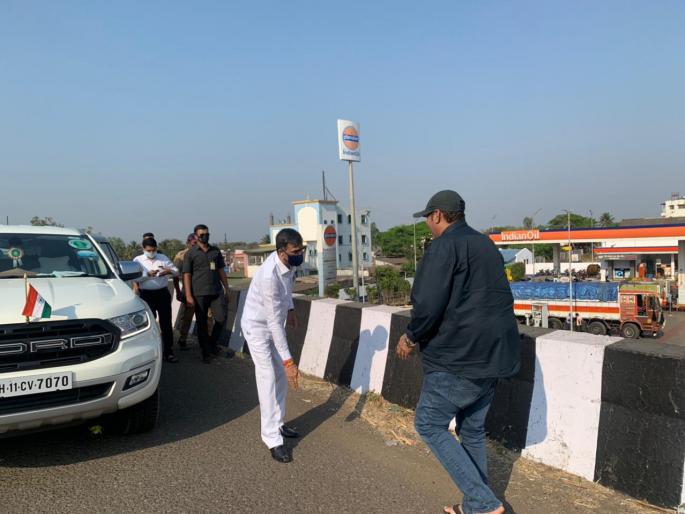 Home Minister of State Shambhuraj Desai meets MP Chhatrapati UdayanRaje bhosale at kolhapur highway | जेव्हा गृहराज्यमंत्री शंभुराज देसाई खासदार छत्रपती उदयनराजेंना भररस्त्यात मुजरा करतात तेव्हा...