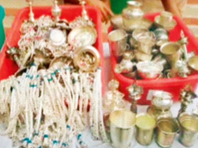 Three kg of gold and 27 kg of silver seized from the four people in Chandrapur | Crime News: बापरे! चौघांकडून तीन किलो सोने, २७ किलो चांदी जप्त Three kg of gold and 27 kg of silver seized from the four people in Chandrapur | Crime News: बापरे! चौघांकडून तीन किलो सोने, २७ किलो चांदी जप्त