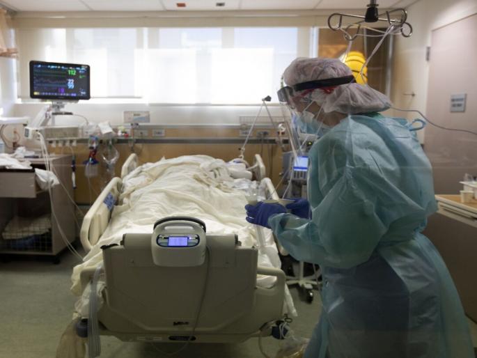 96% of patients in ICU do not take dose corona vaccine; Pictures from Mumbai; 1900 patients on oxygen | CoronaVirus Updates: आयसीयूतील ९६ टक्के रुग्ण डोस न घेतलेले; मुंबईतील चित्र; १९०० रुग्ण ऑक्सिजनवर 96% of patients in ICU do not take dose corona vaccine; Pictures from Mumbai; 1900 patients on oxygen | CoronaVirus Updates: आयसीयूतील ९६ टक्के रुग्ण डोस न घेतलेले; मुंबईतील चित्र; १९०० रुग्ण ऑक्सिजनवर