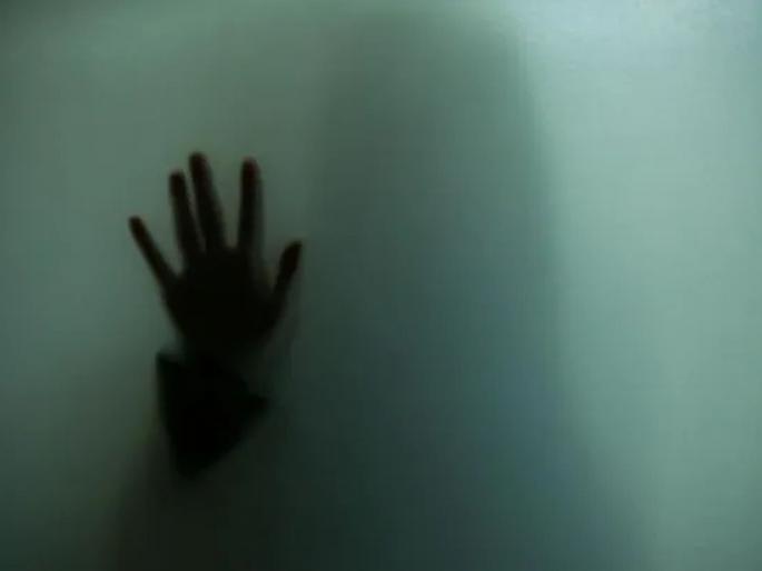 Abuse of a minor girl; FIR filed against 13, many underground | Hingoli: अल्पवयीन मुलीवर अत्याचार; १३ जणांवर गुन्हा दाखल, अनेकजण भूमिगत Abuse of a minor girl; FIR filed against 13, many underground | Hingoli: अल्पवयीन मुलीवर अत्याचार; १३ जणांवर गुन्हा दाखल, अनेकजण भूमिगत