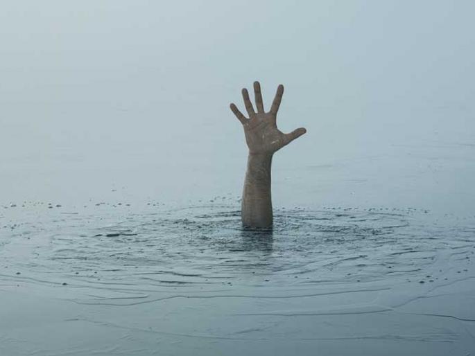 man who had gone fishing, was drowned in Armori, Gadchiroli | मासे पकडण्यासाठी गेलेला इसम वाहून गेला man who had gone fishing, was drowned in Armori, Gadchiroli | मासे पकडण्यासाठी गेलेला इसम वाहून गेला