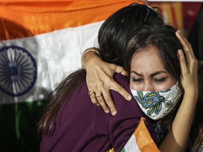 Russia Ukraine War: Why Indian Students Stuck in Kharkiv, one death? Terrible situation in Ukraine, Russia got everyone in trouble | Russia Ukraine War: भारतीय विद्यार्थी खारकीवमध्ये का अडकले? युक्रेनमध्ये भयावह परिस्थिती, रशियाने सर्वांनाच अडचणीत आणले Russia Ukraine War: Why Indian Students Stuck in Kharkiv, one death? Terrible situation in Ukraine, Russia got everyone in trouble | Russia Ukraine War: भारतीय विद्यार्थी खारकीवमध्ये का अडकले? युक्रेनमध्ये भयावह परिस्थिती, रशियाने सर्वांनाच अडचणीत आणले